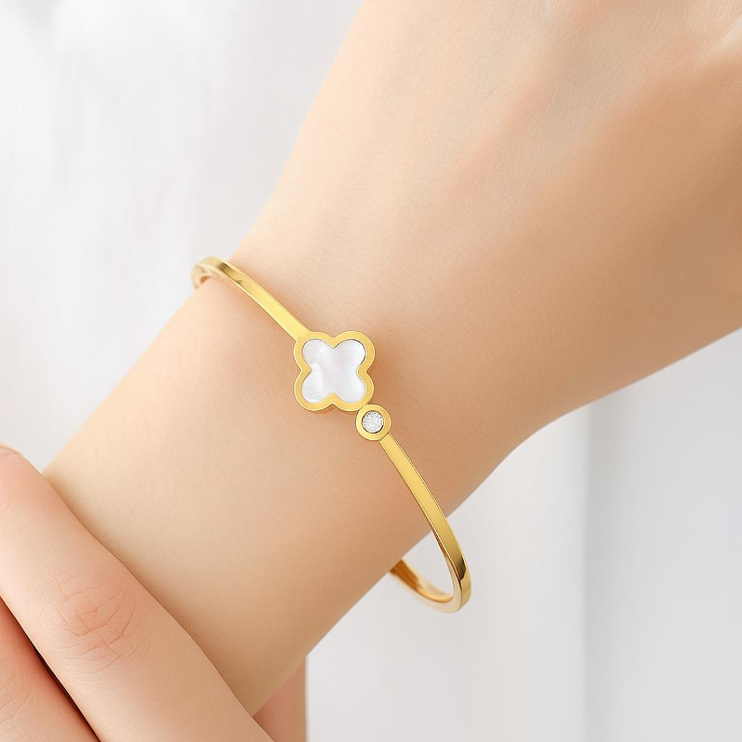 Aurelia Clover Gold Bangle