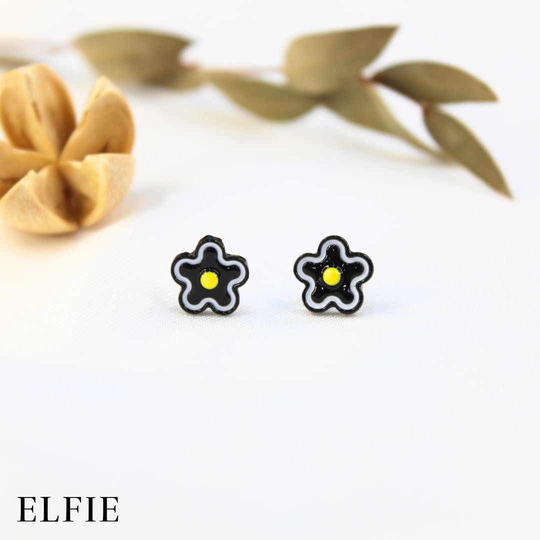 Black Daisy Stud Earring