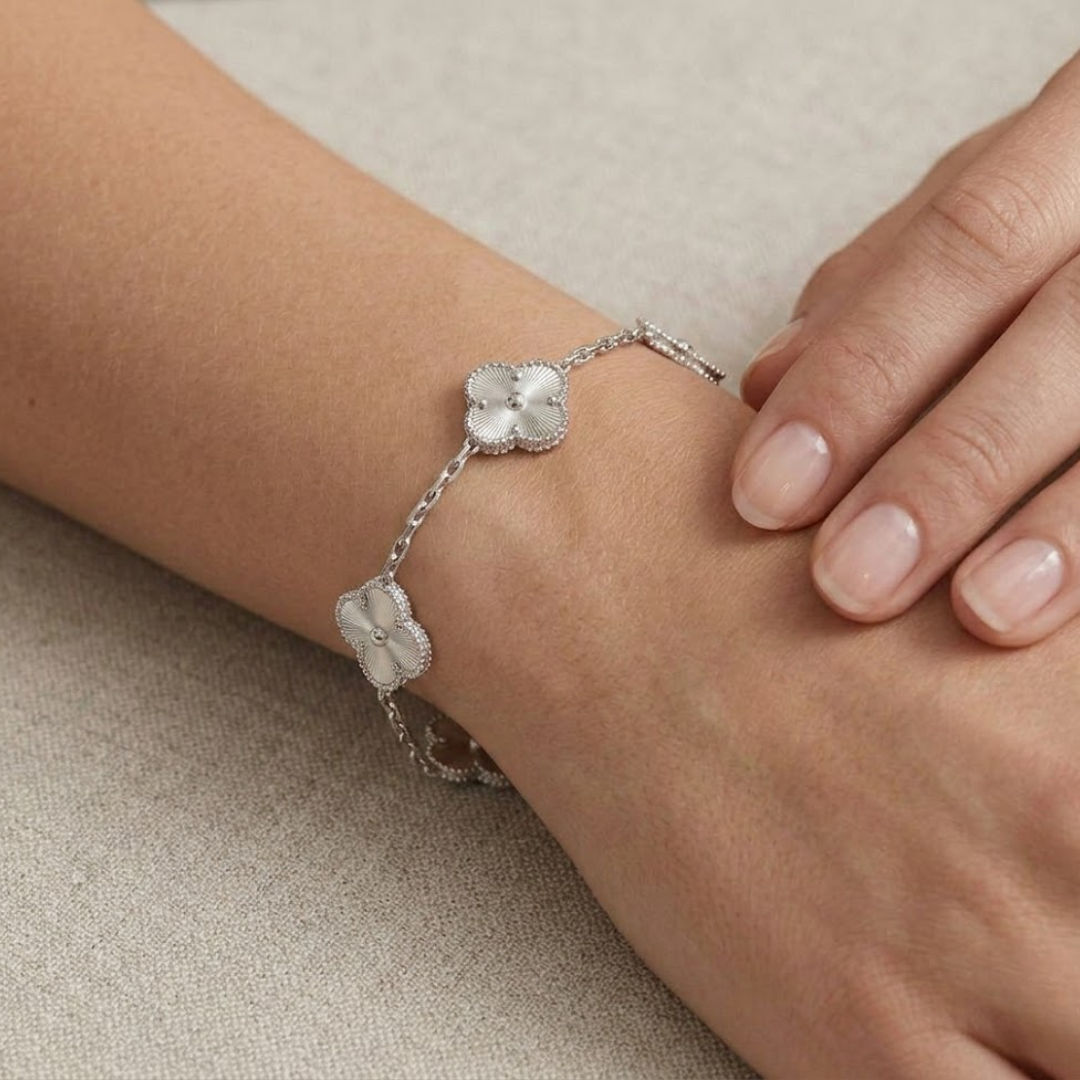Lunaria Clover Silver Titanium Bracelet