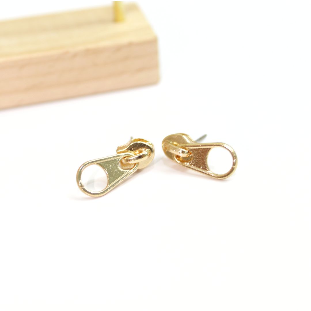 Zip Titanium Stud Earring