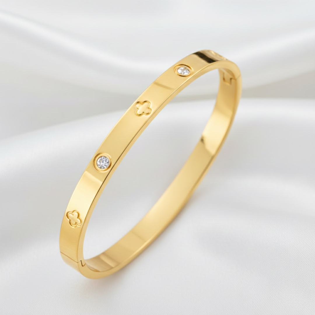 Elodie Clover Gold Titanium Bangle