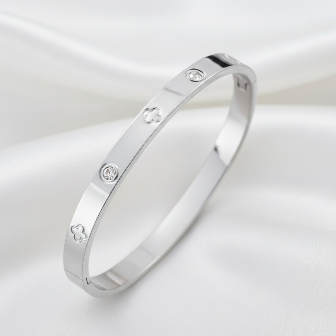 Elodie Clover Silver Titanium Bangle