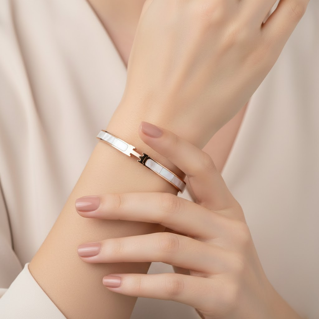 Luna H Silver Titanium Bangle