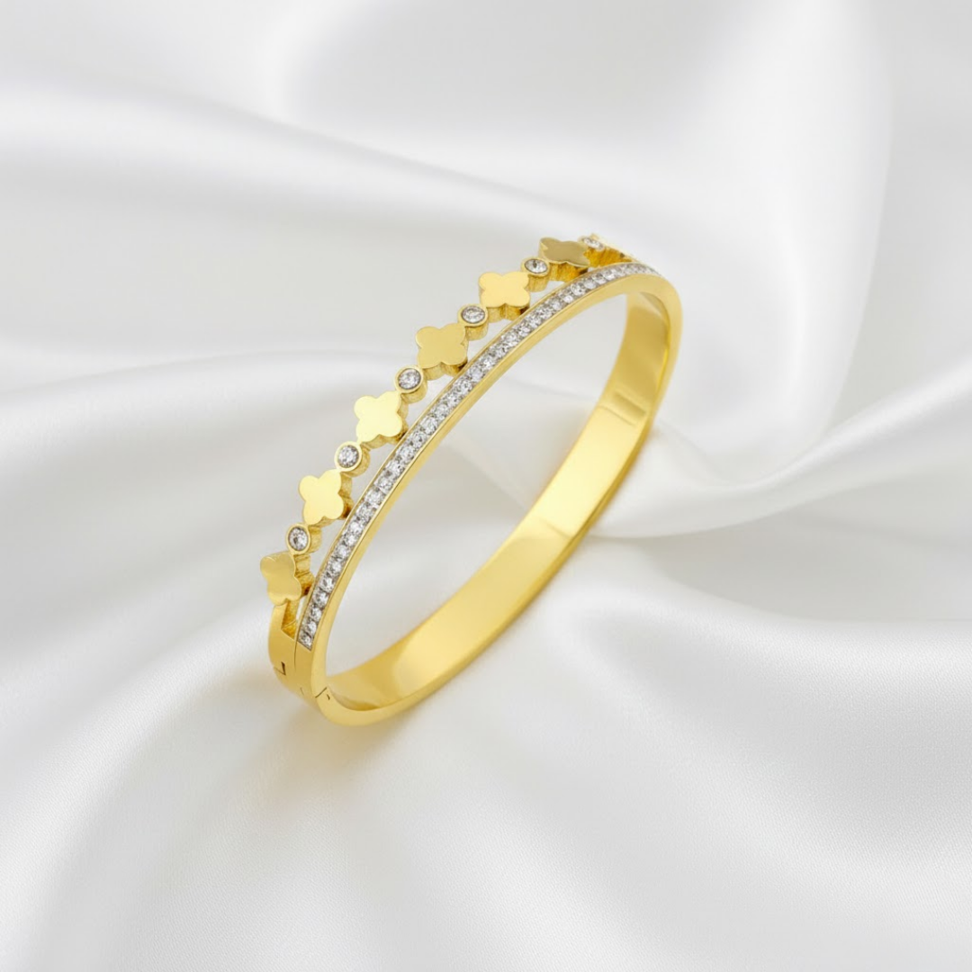 Ava Clover Gold Titanium Bangle