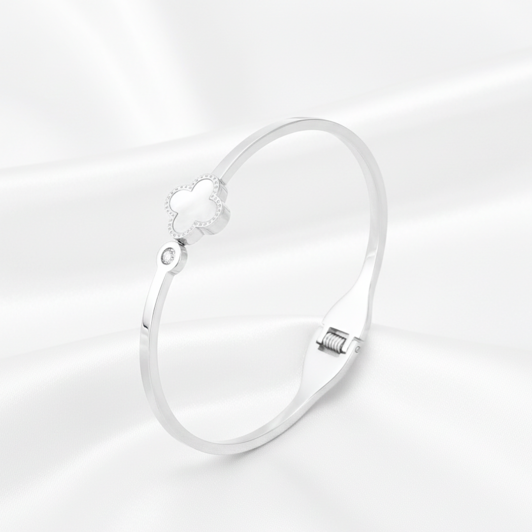 Aurelia Clover Gold Bangle