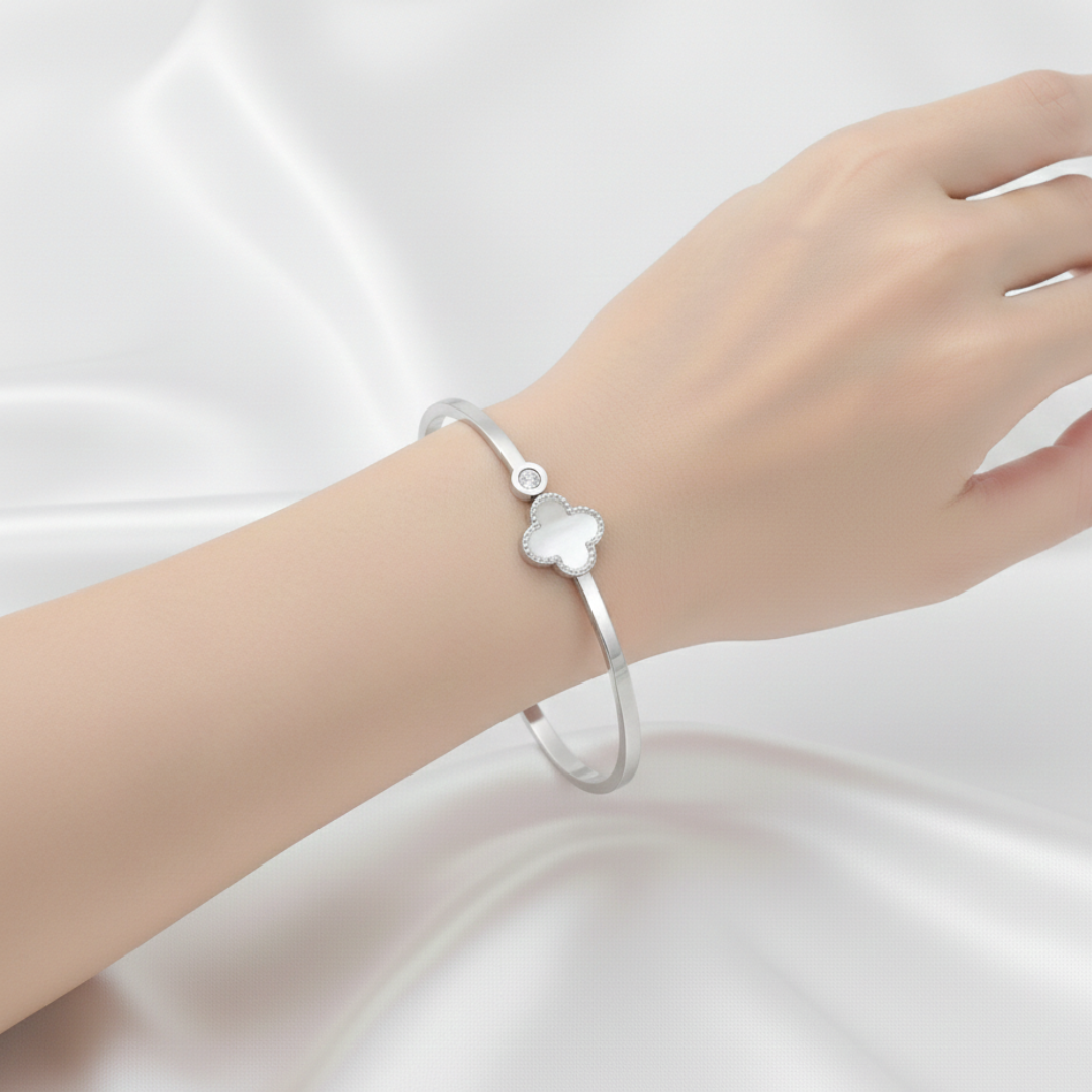 Aurelia Clover Rose Gold Bangle