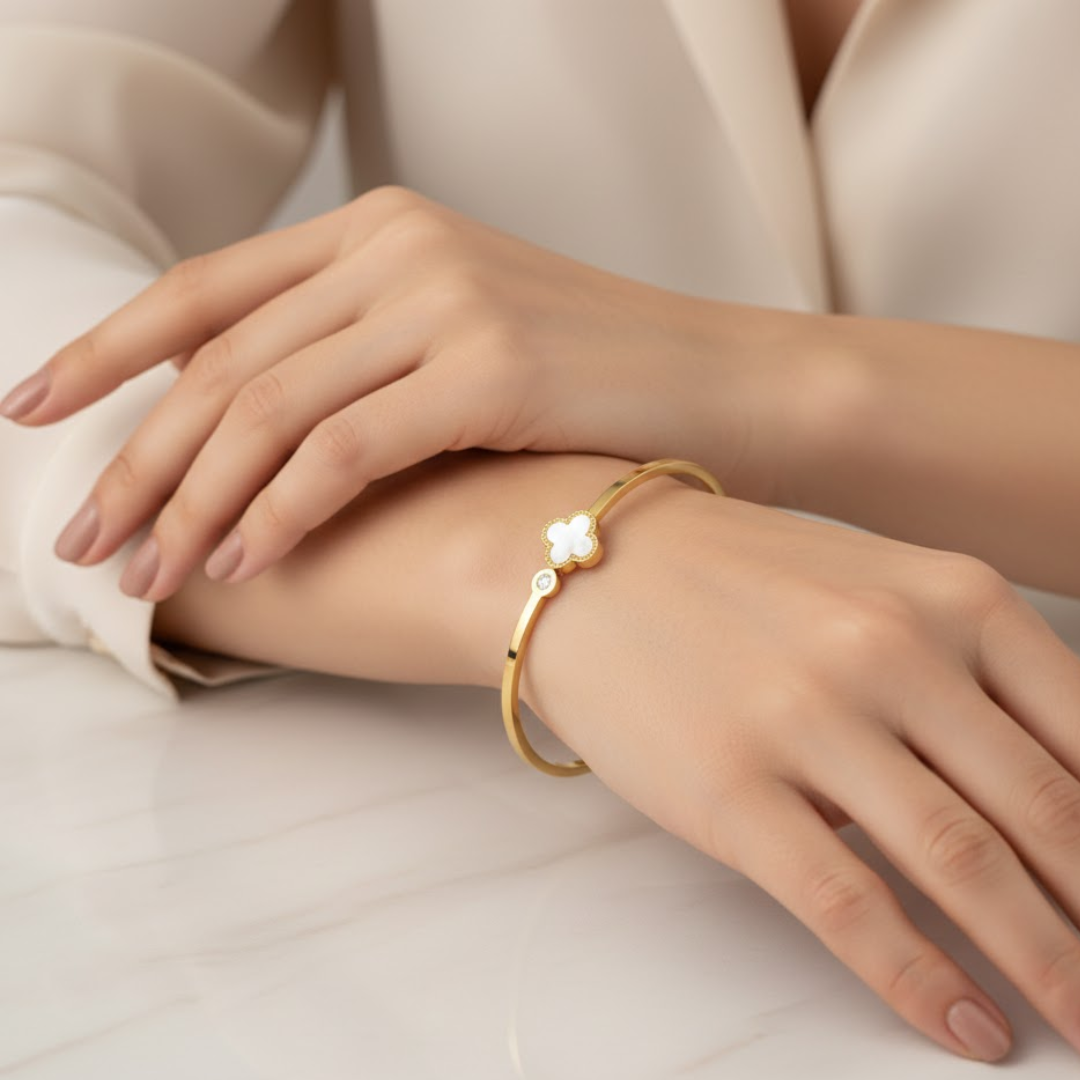 Aurelia Clover Rose Gold Bangle