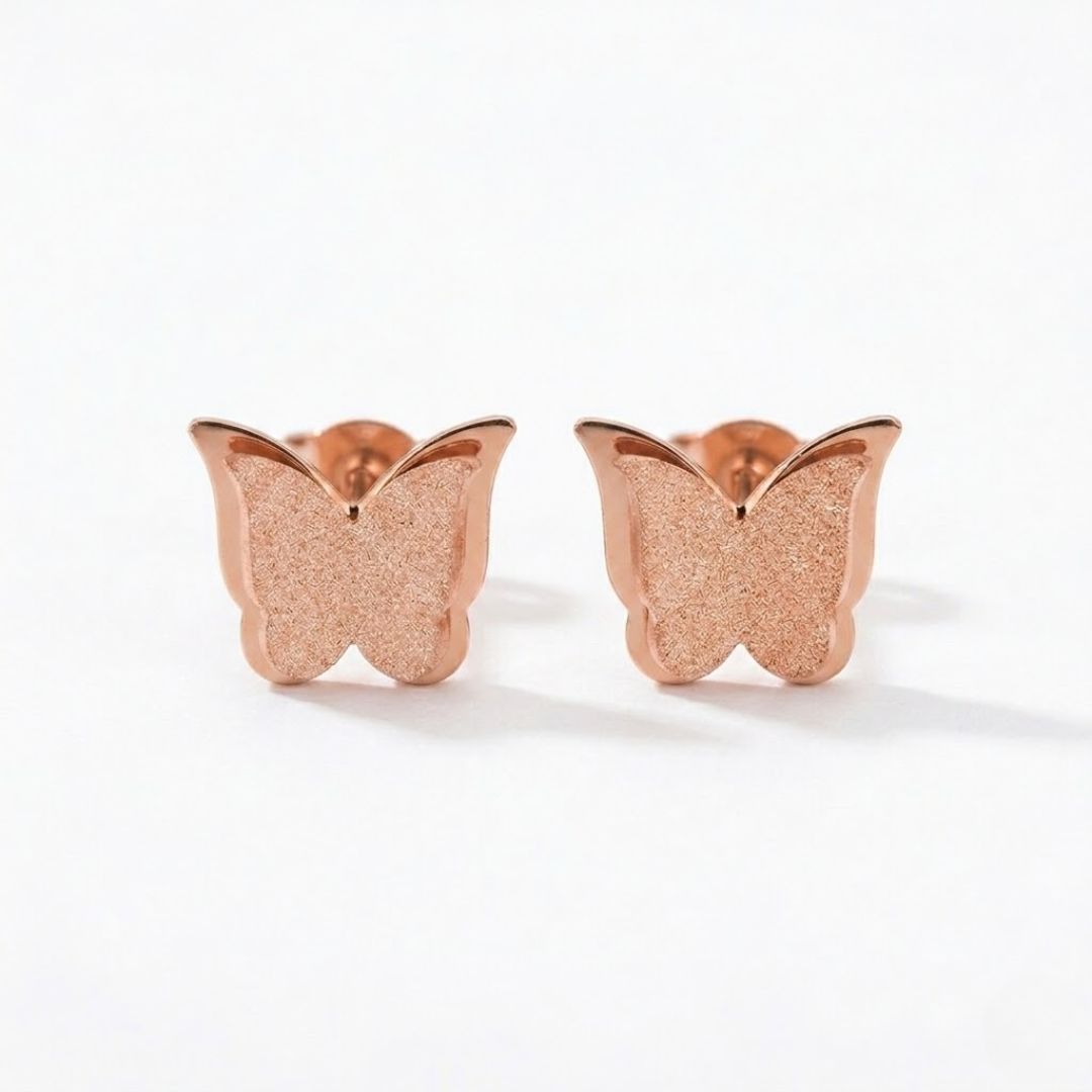 Pendiente de titanio plateado con forma de mariposa brillante