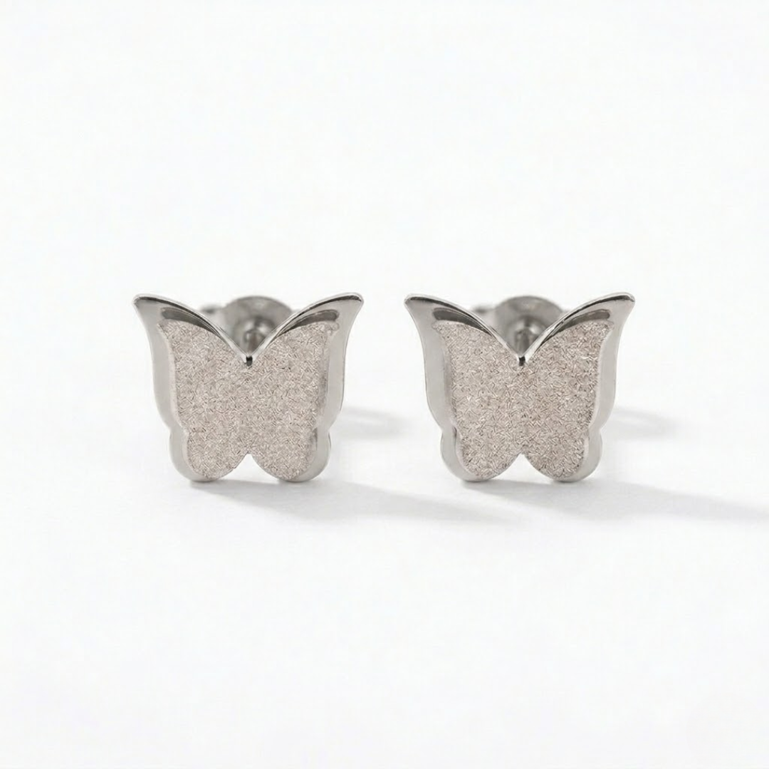 Pendiente de titanio plateado con forma de mariposa brillante