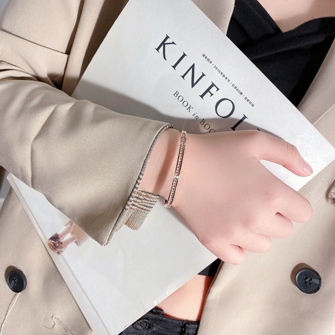 Gleira Mist Rose Gold Bangle
