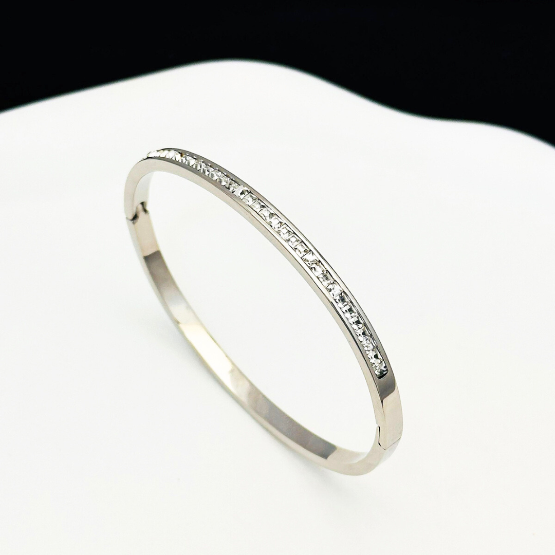 Gleira Mist Silver Bangle