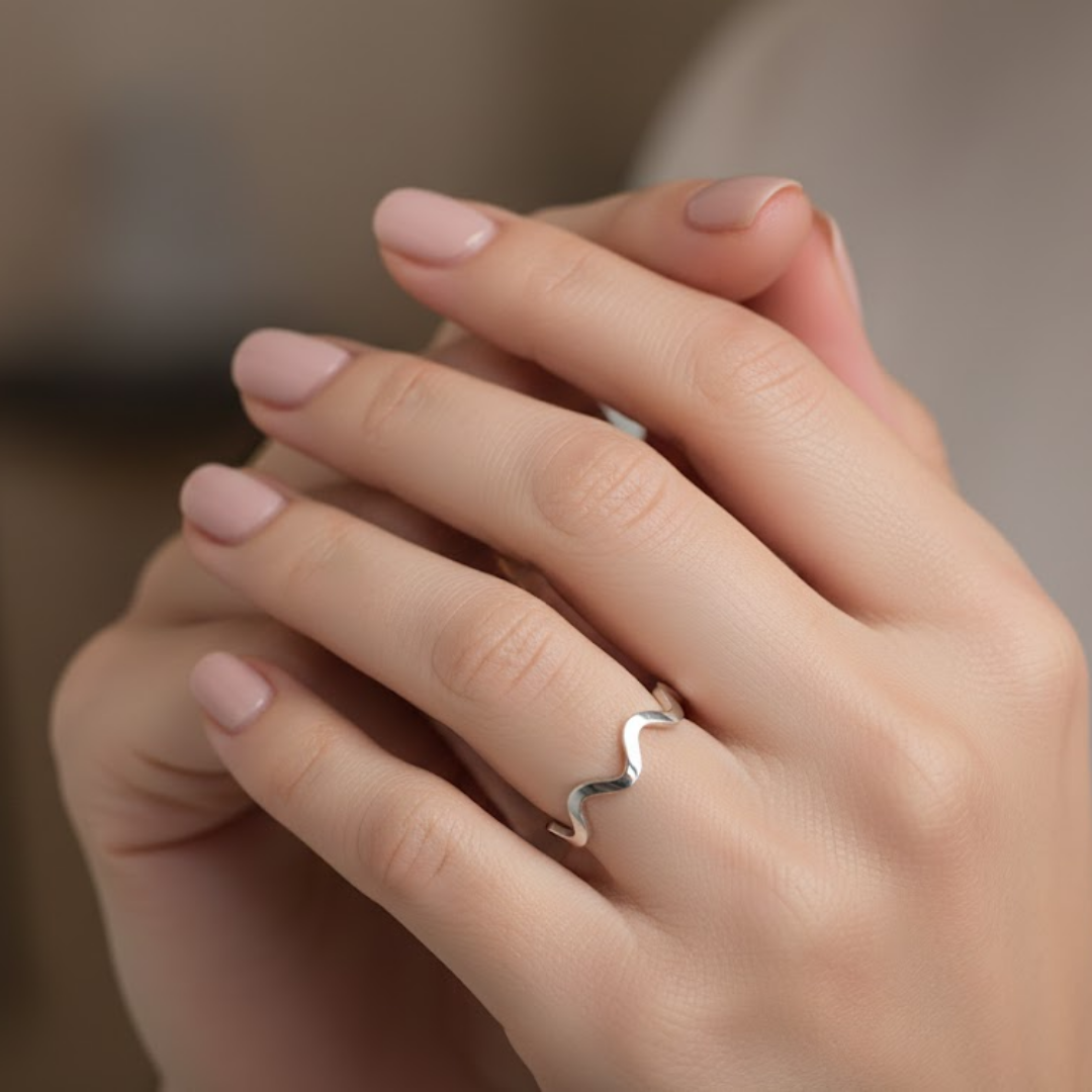 Nerina Wave Gold Titanium Ring