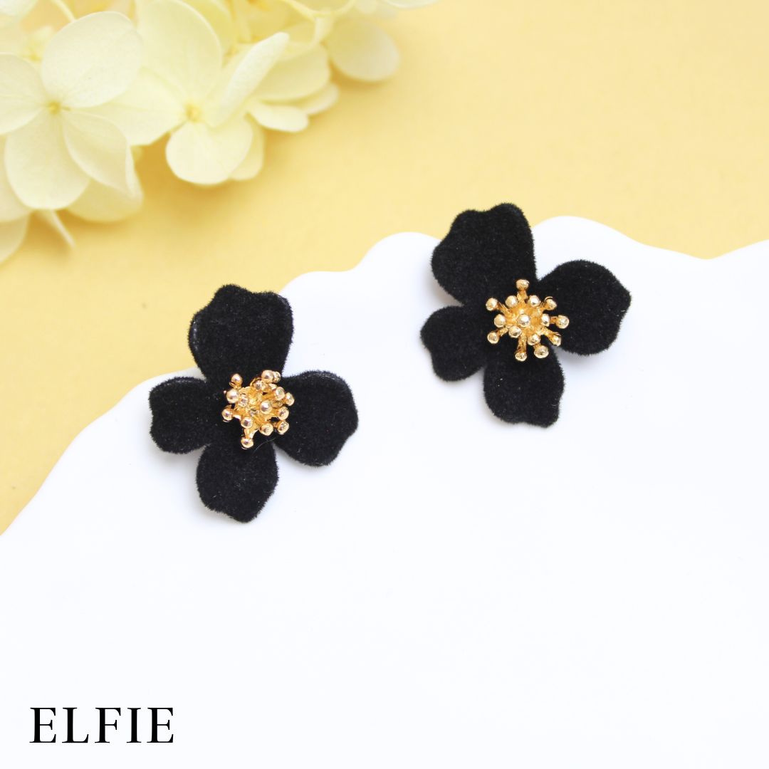 Elegant Black Daisy Stud Earring