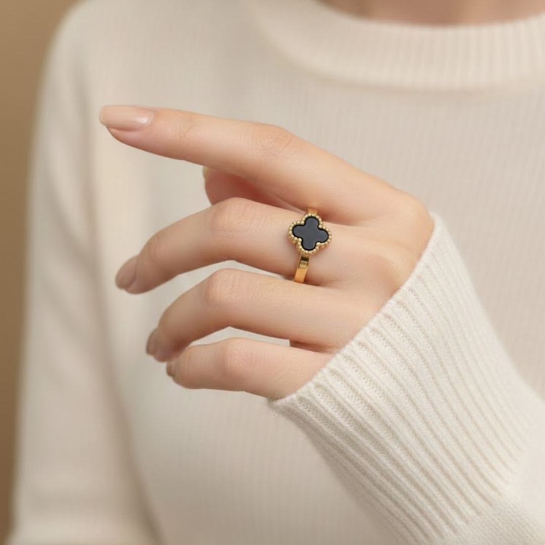 Petite Alhambra Black Gold Titanium Ring