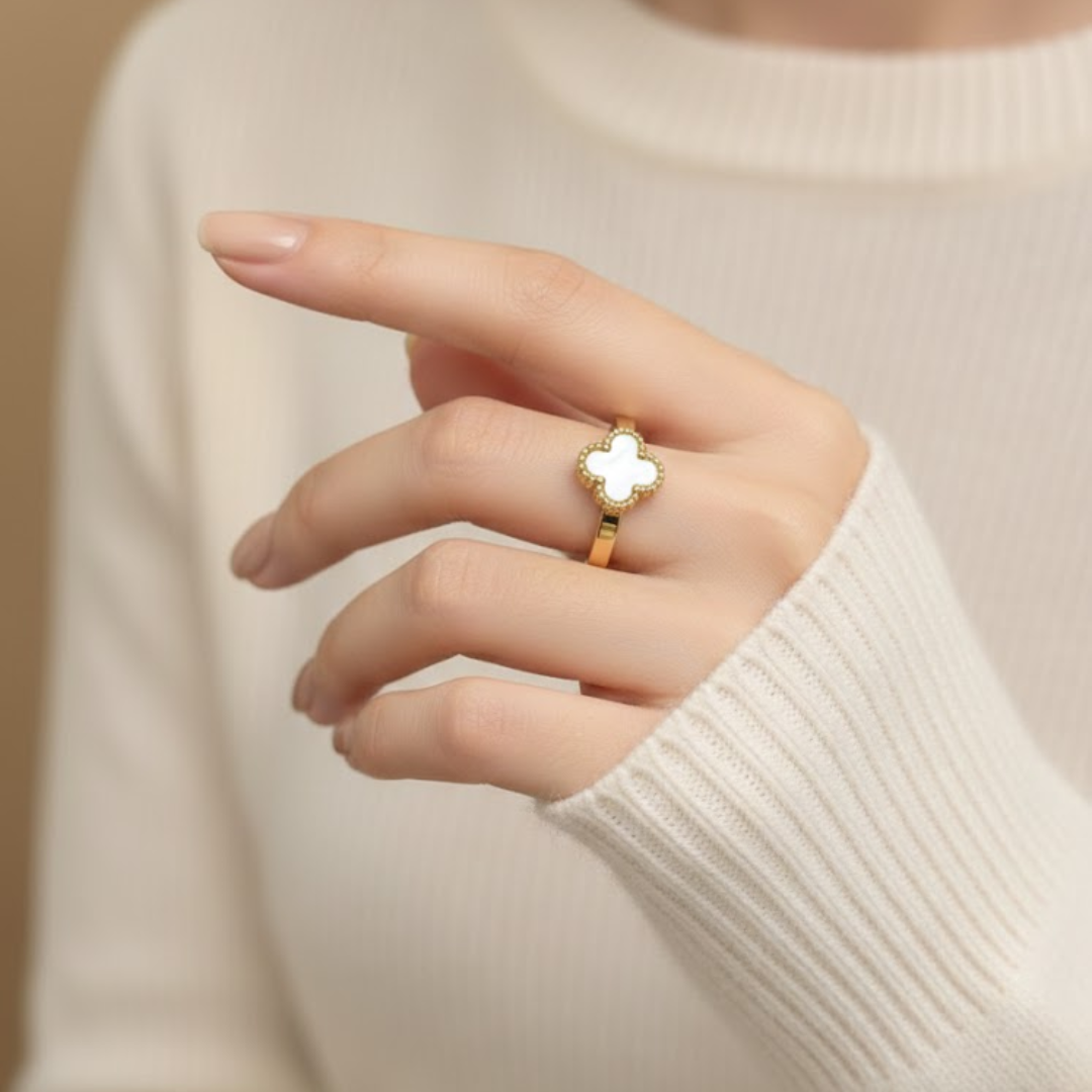 Petite Alhambra White Gold Titanium Ring