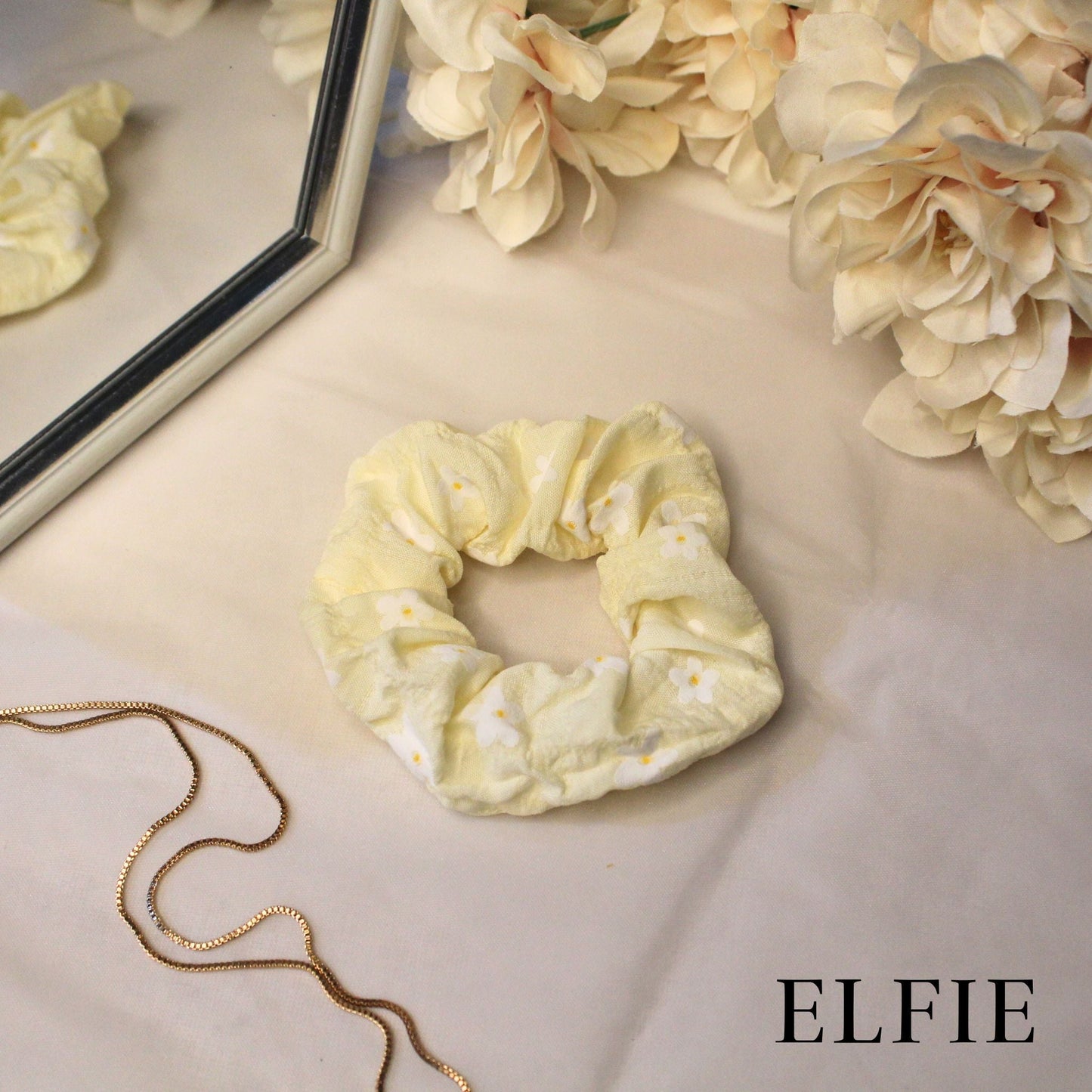 Daisy Printed Scrunchie