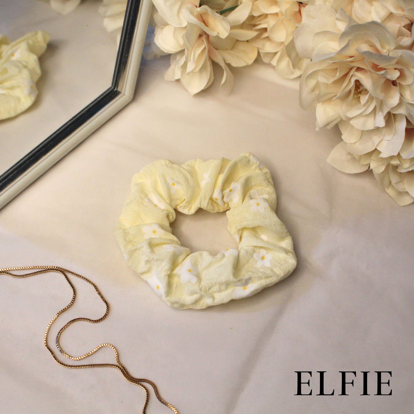 Daisy Printed Scrunchie