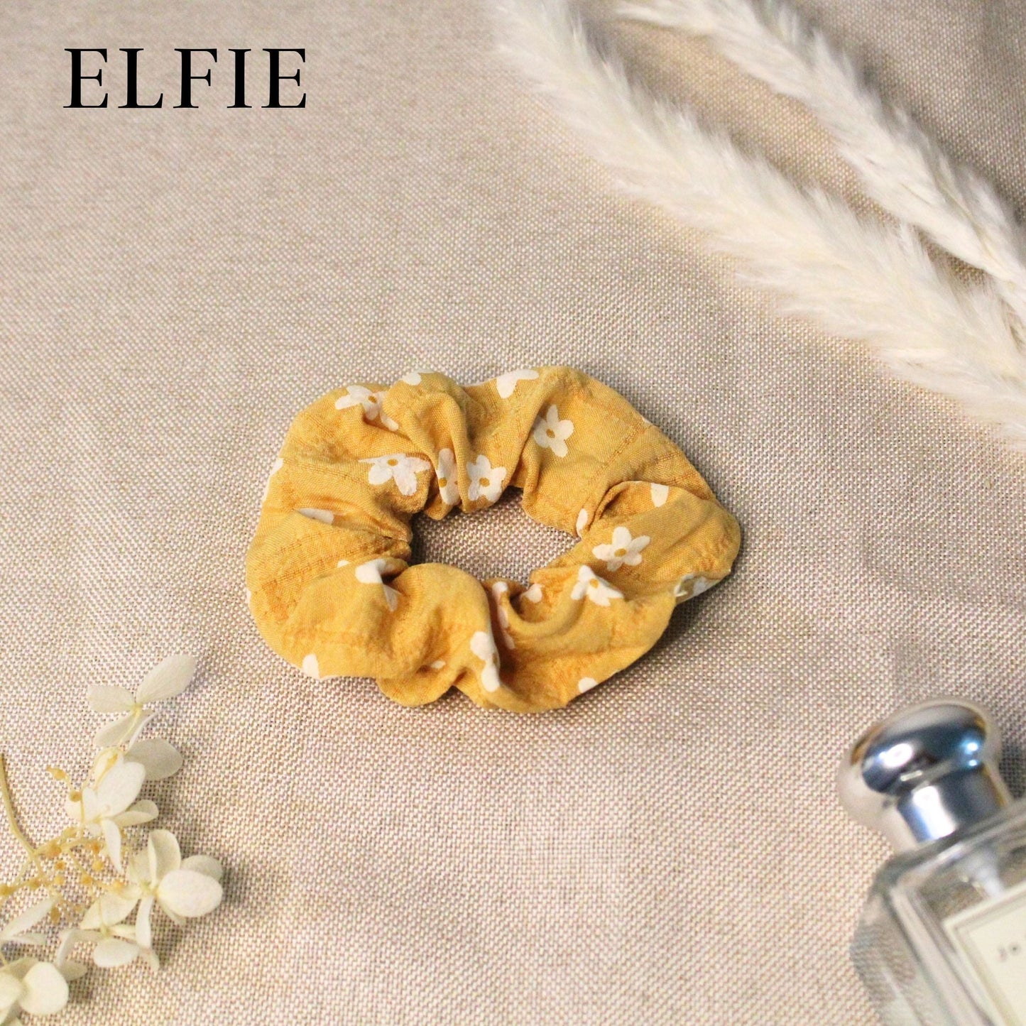 Daisy Printed Scrunchie