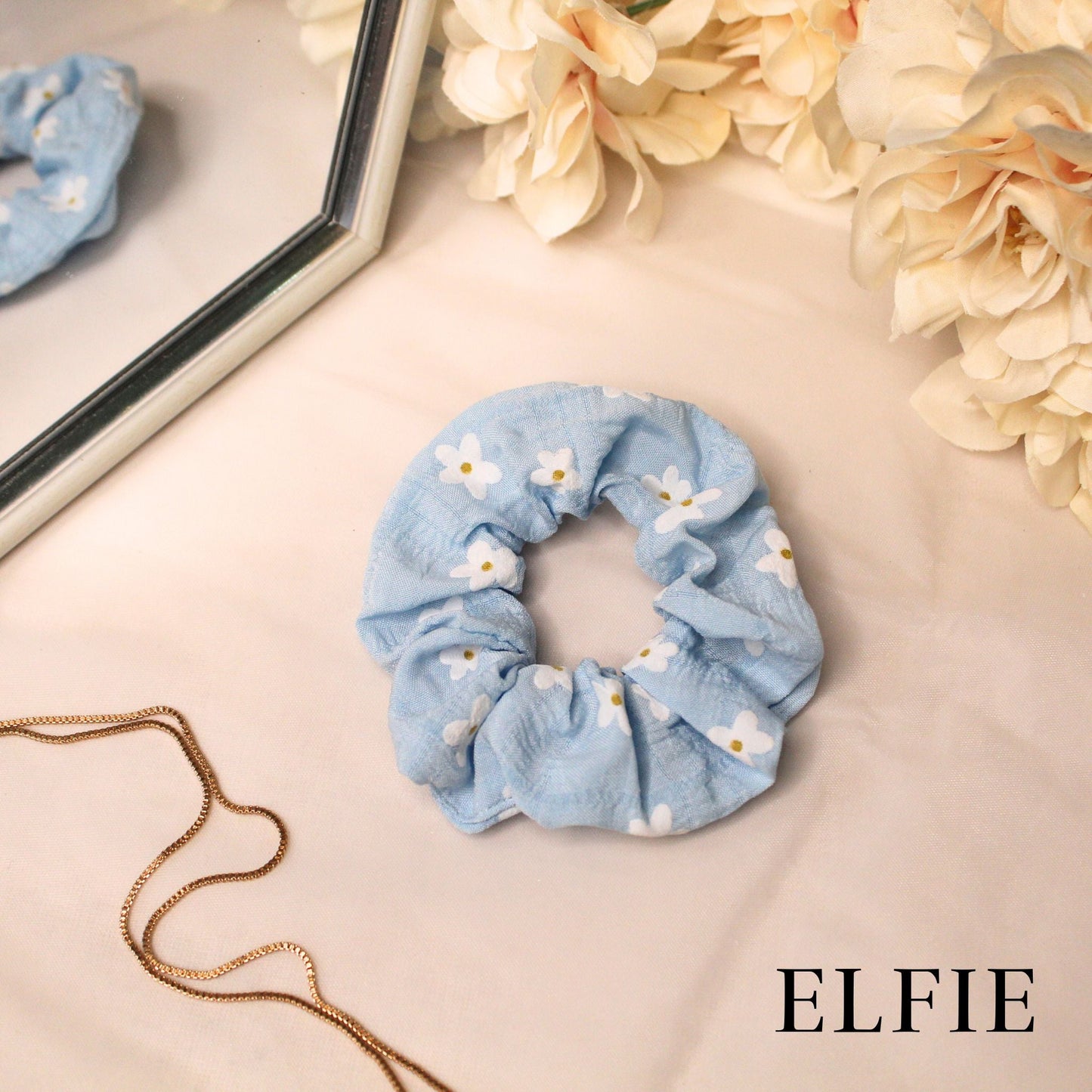 Daisy Printed Scrunchie