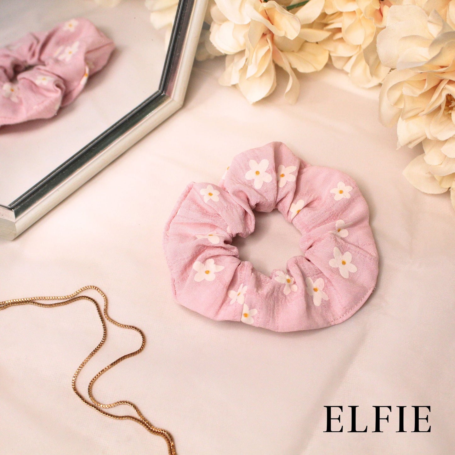 Daisy Printed Scrunchie