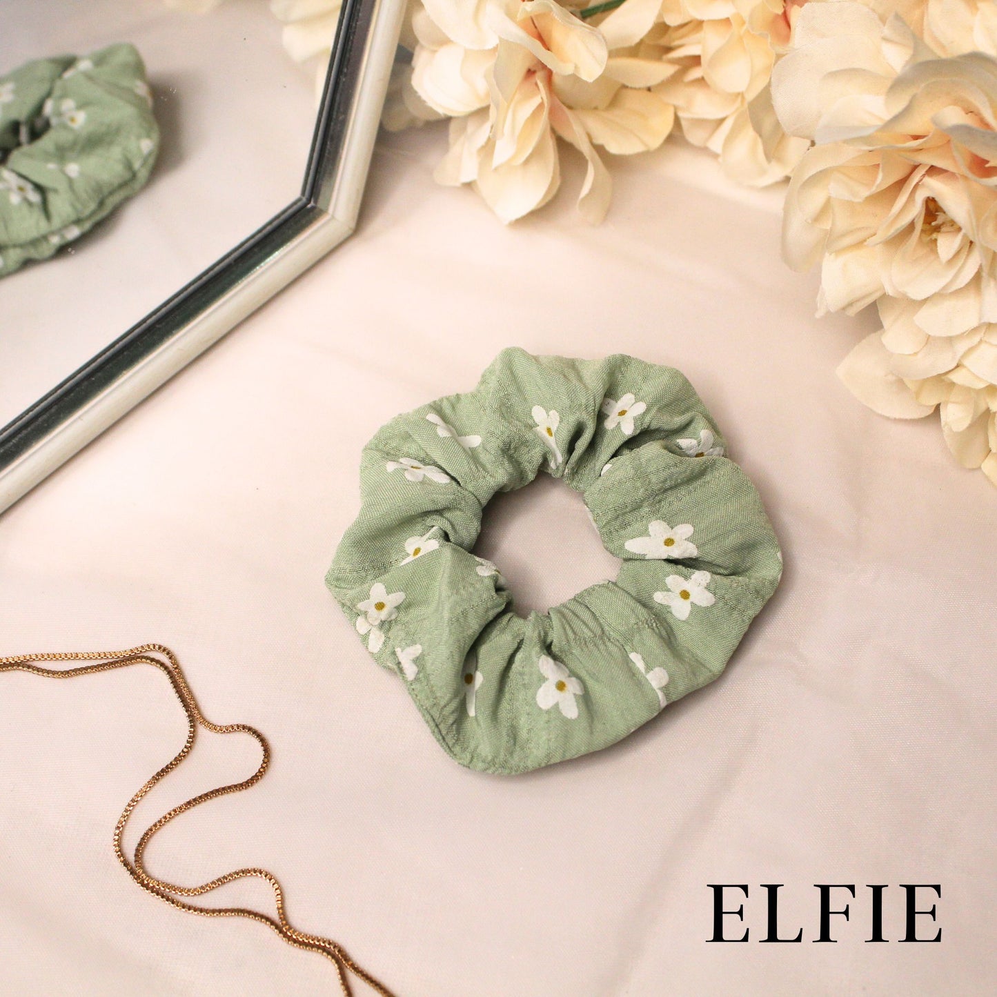 Daisy Printed Scrunchie