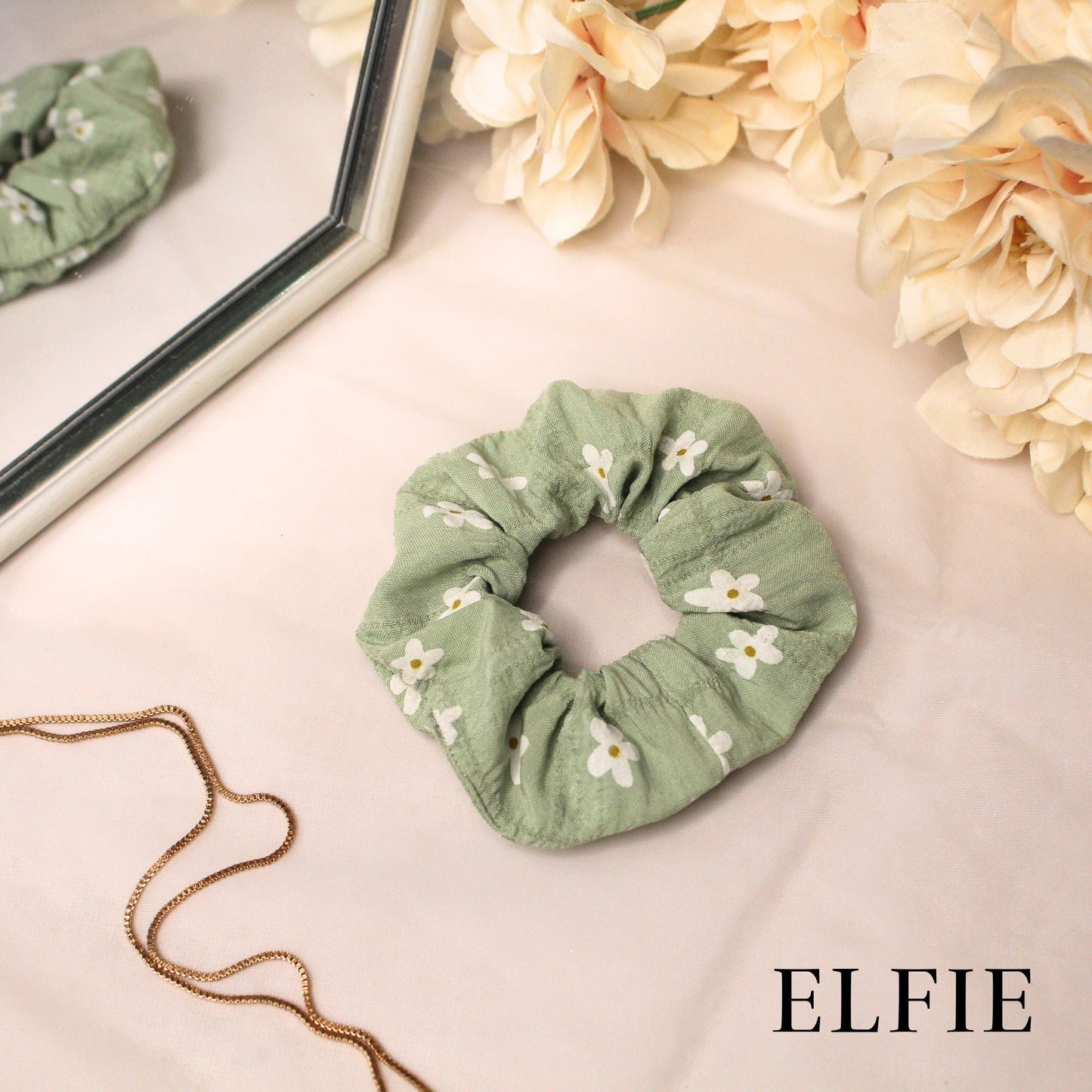 Daisy Printed Scrunchie