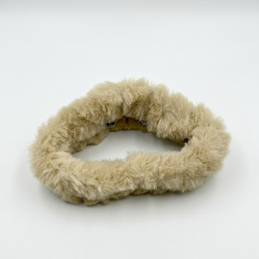 Velvet Cloud Snow White Hair Claw Accessories