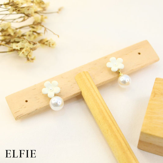 White Flower Pearl Stud Earring
